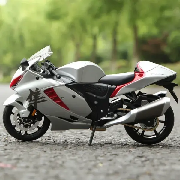 Suzuki Hayabusa 2022 1/12 Motorcycle Model - Image 5