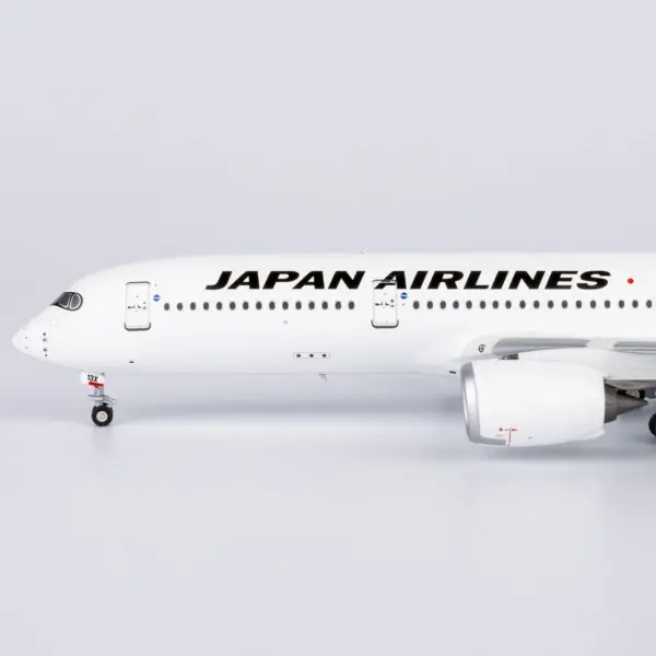 Japan Airlines Airbus A350-900 Diecast Model 1:400 - Image 5