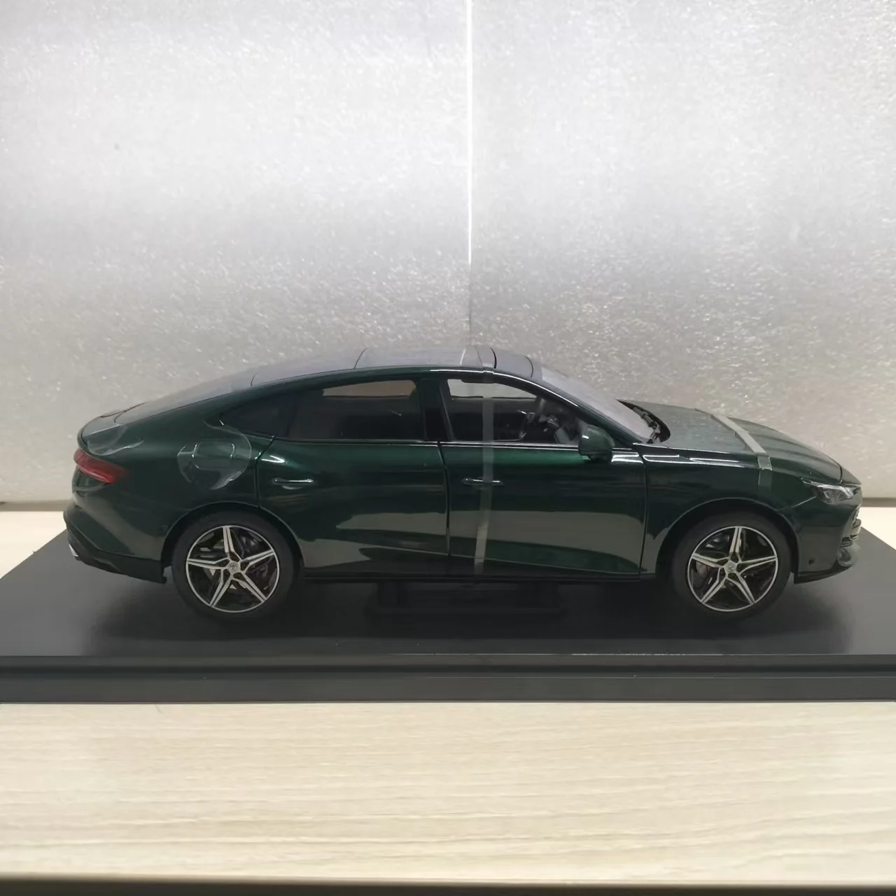 2023 MG7 Coupe 1:18 Alloy Model Car 3 2023 MG7 Coupe 1:18 Alloy Model Car - Image 3