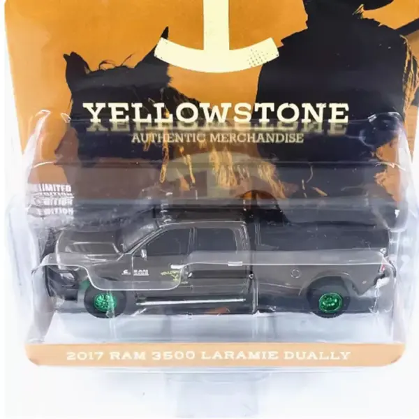 1:64 Scale 2017 RAM 3500 Alloy Model Car - Image 7