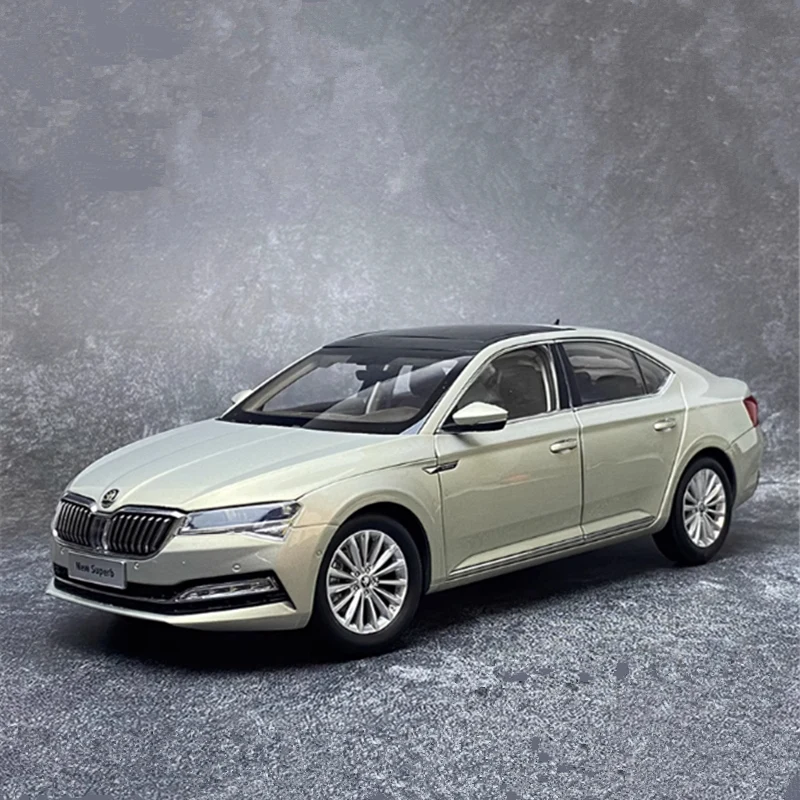 1:18 SKODA SUPERB Diecast Alloy Car Model 9 1:18 SKODA SUPERB Diecast Alloy Car Model - Image 9