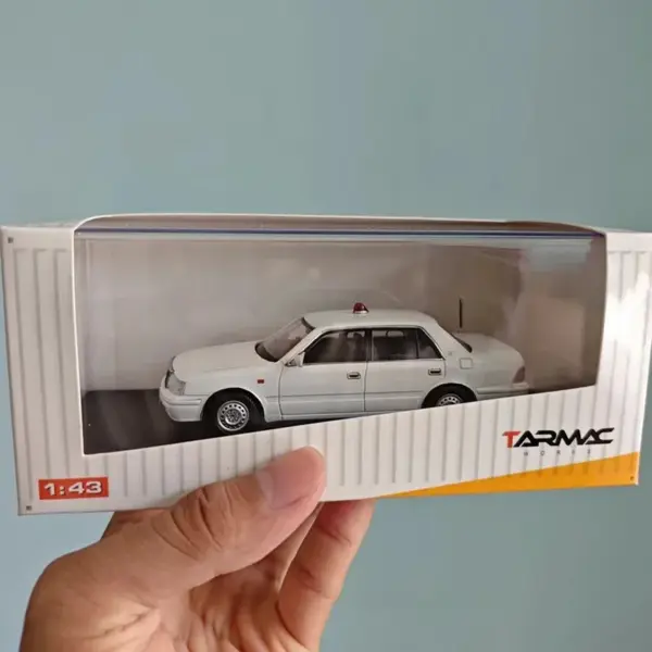 Diecast Toyota Crown Police Car 1/43 - Image 7