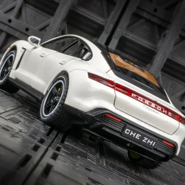 1:32 Porsche Taycan Diecast Metal Model - Image 3