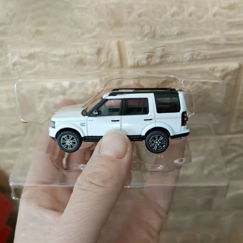 1:64 Scale Land Rover Discovery 4 Model 5 1:64 Scale Land Rover Discovery 4 Model - Image 5