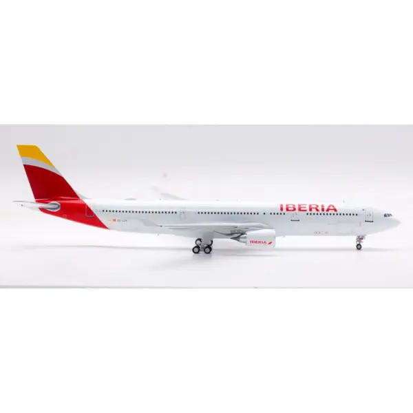 IF333IB0924 Iberia Airbus A330-300 Diecast Model - Image 6