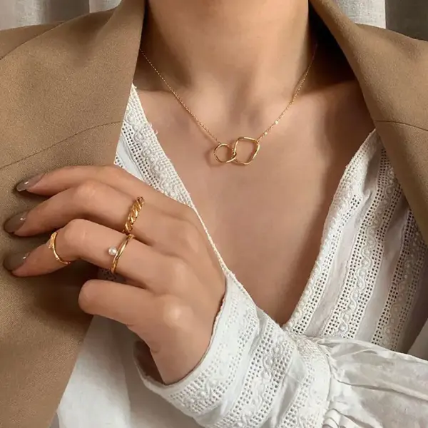 Exquisite Round Choker Necklace for Women - Image 2