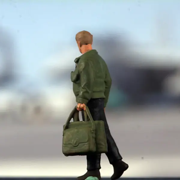 1:72 Scale US Navy Fighter Pilot Model - Image 5
