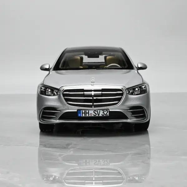 Benz S600 W233 1:18 Alloy Car Model - Image 5