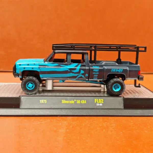 1975 Chevrolet Silverado 30 4x4 Diecast Model - Image 5