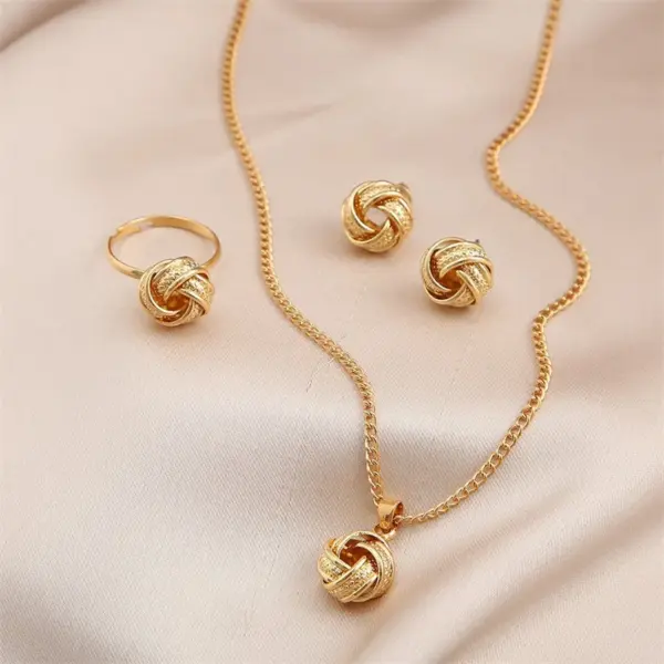 Vintage Pearl Jewelry Set with Earrings and Necklace - Image 8