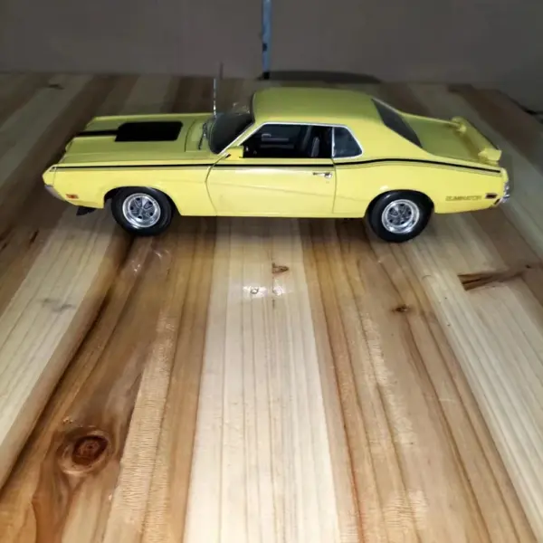 Flawed 1:18 Scale 1970 Mercury Cougar Model - Image 4