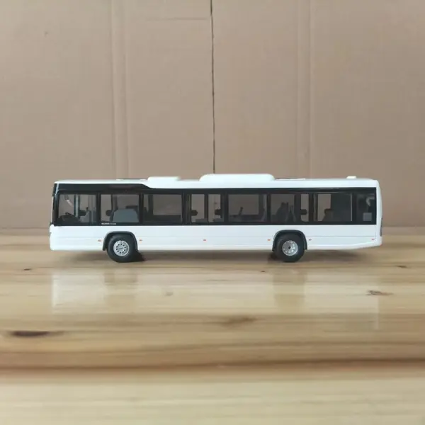 Die-cast 1:50 Scale Bus Model with Flaws - Image 4