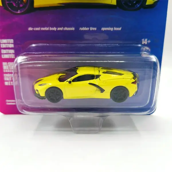 1:64 Scale 2022 Chevy Corvette Diecast Model - Image 6