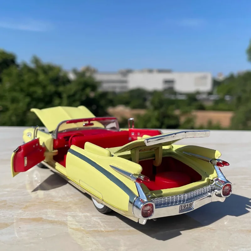 Diecast 1:32 Cadi Classic Car Model 5 Diecast 1:32 Cadi Classic Car Model - Image 5