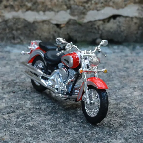 Maisto 1:18 Yamaha Road Star Motorcycle Model - Image 3