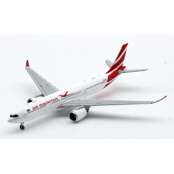XX4169 Air Mauritius Airbus A330-900NEO Diecast Model - Image 5