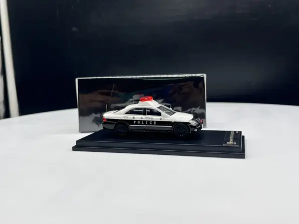 DCM 1:64 Diecast Alloy Aichi County Police Car - Image 6