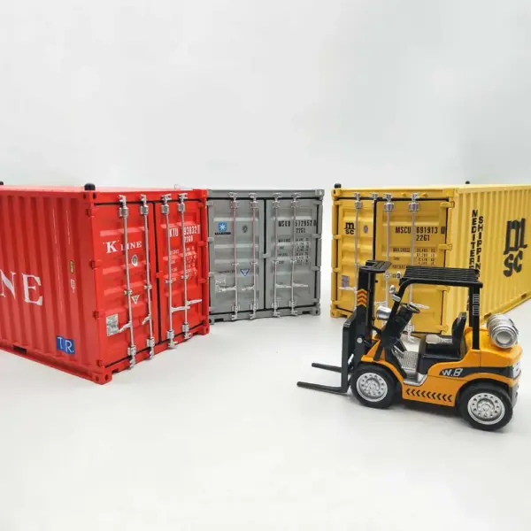 1:20 Scale Plastic Shipping Container Model - Image 2