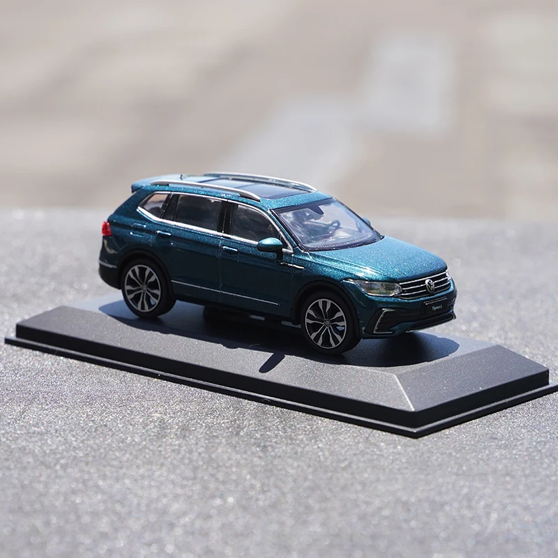 Diecast Alloy 1:43 Blue TIGUAN L 2022 Model 3 Diecast Alloy 1:43 Blue TIGUAN L 2022 Model - Image 3