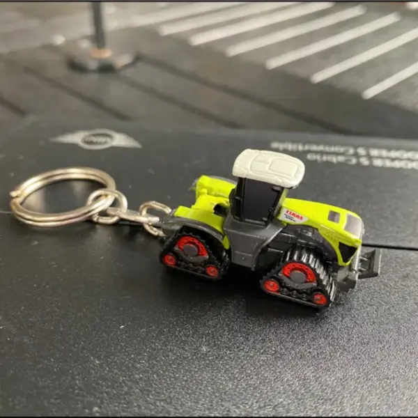 Metal Farm Tool Tractor Keychain Model 8900 - Image 2