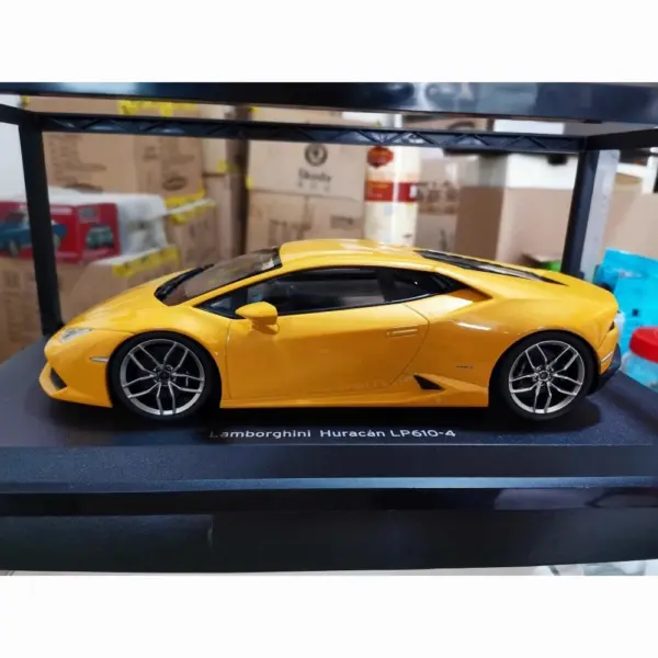 1:18 Scale Lamborghini Huracan LP610-4 Model Car - Image 3
