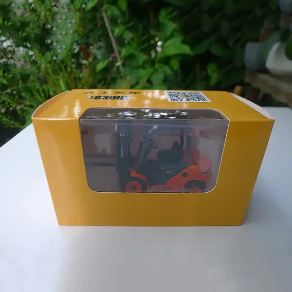 1:35 Scale Diecast LG30DT Forklift Model - Image 6