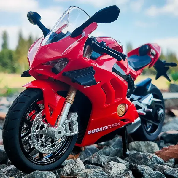 1/12 Ducati Panigale V4S Alloy Motorcycle Model - Image 3