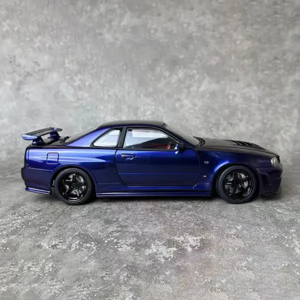 1:18 Nissan GT-R35 Nismo Model Car with Flaws - Image 3