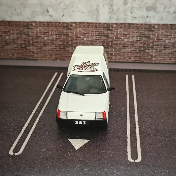 1:43 Coffee Shop Delivery Van Model - Image 6