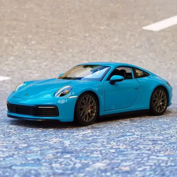1:24 Porsche 911 Carrera 4S Diecast Model - Image 10