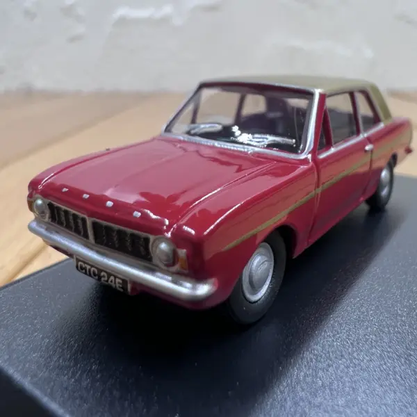 Diecast Alloy 1:76 Cortina Vintage Car Model - Image 8