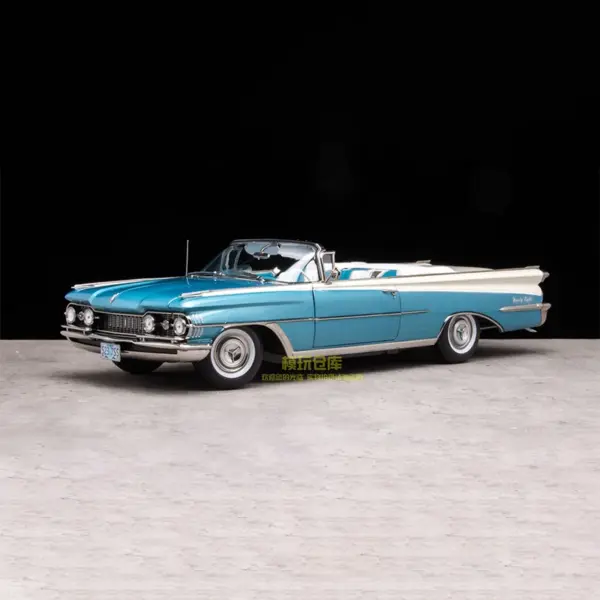 Diecast 1:18 Oldsmobile 98 Sedan Model - Image 4