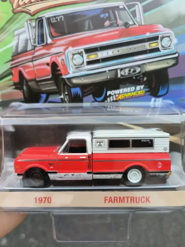 1:64 Scale Classic Red Farmtruck Model - Image 2