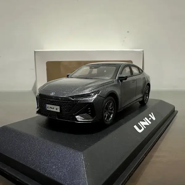 1:43 Changan UNIV Plastic Car Model Flaws - Image 6
