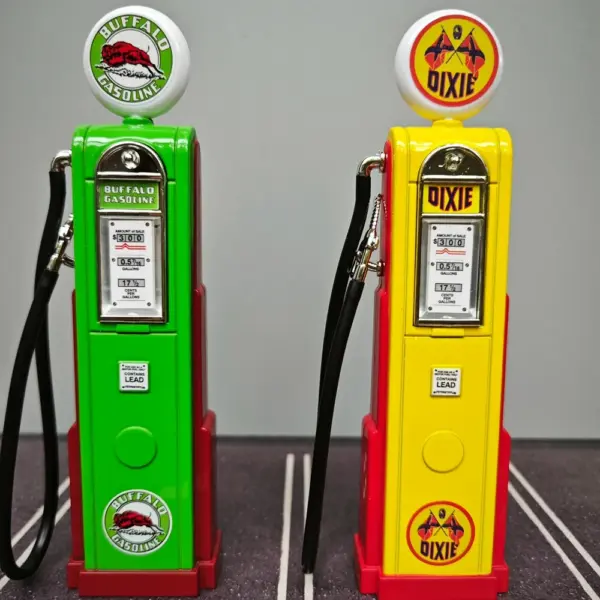 1/18 Scale Gas Station Train Scene Model - Image 2