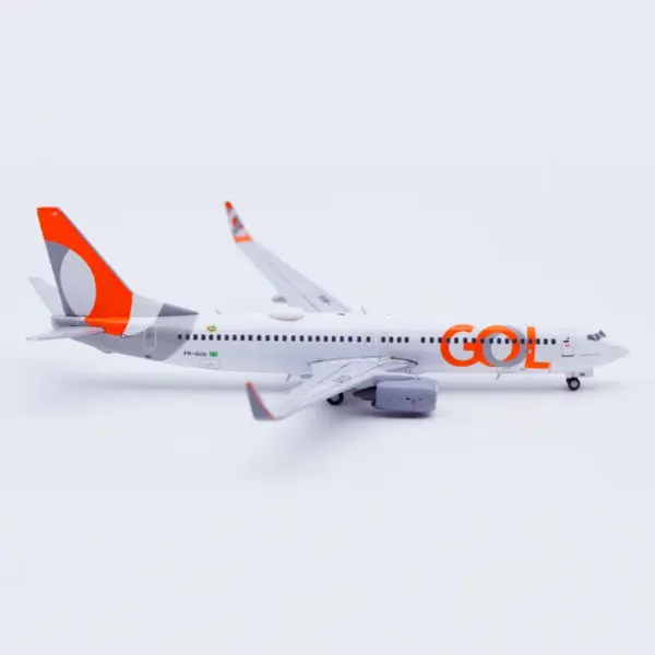 XX40133 GOL Boeing 737-800 Diecast Model Aircraft - Image 6