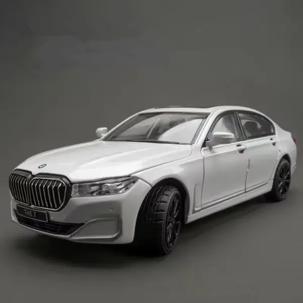 1/24 Scale Alloy 7 Series 760 LI Model Car - Image 9