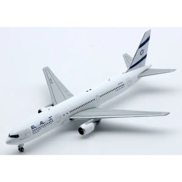 XX4170 Collectible Boeing B767-300ER Model Aircraft - Image 5