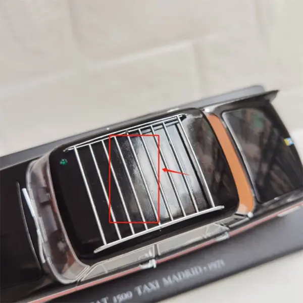 1:24 Scale SEAT 1500 Madrid Taxi Model - Image 4