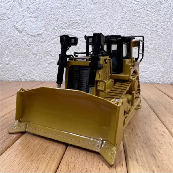 CAT D8T Crawler Bulldozer Alloy Model with Flaws - Image 4