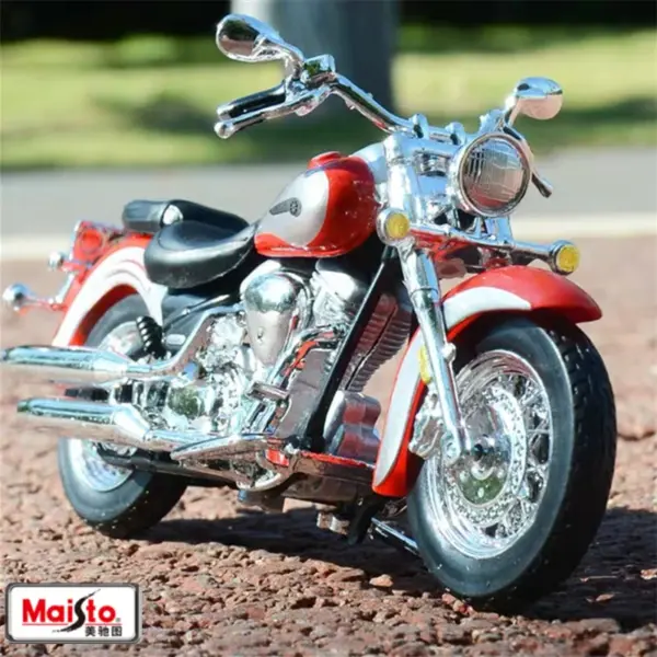 Maisto 1:18 Yamaha Road Star Motorcycle Model - Image 2