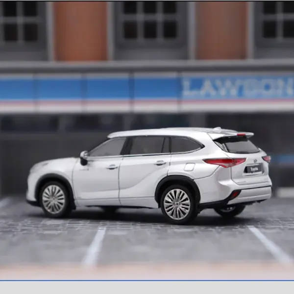 Toyota Highlander 1/64 Scale Diecast Model Lock - Image 5