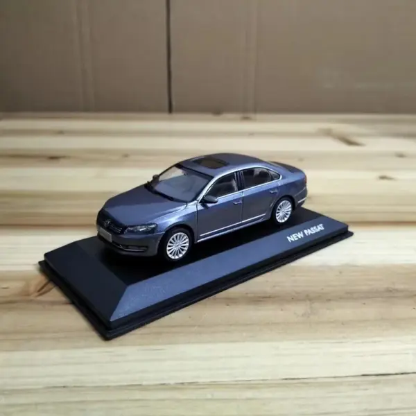 2011 Passat Diecast Model 1:43 Scale Flaws - Image 2