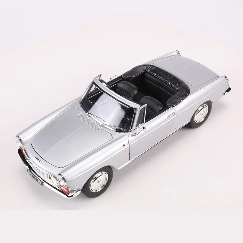 NOREV 1:18 1967 Peugeot 404 Convertible Model 4 NOREV 1:18 1967 Peugeot 404 Convertible Model - Image 4
