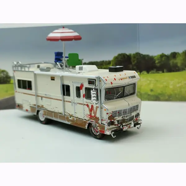 1973 Escape Bus Diecast Model 1:64 Scale - Image 2