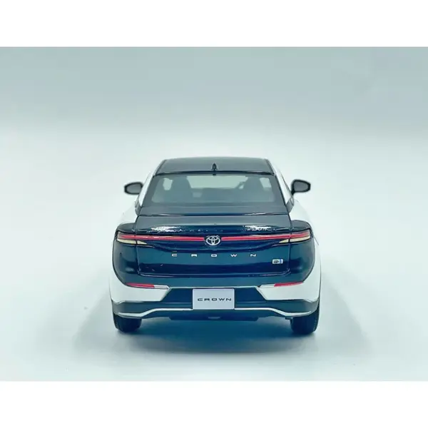 Diecast Alloy 1:30 Crossover Crown Black Car - Image 3
