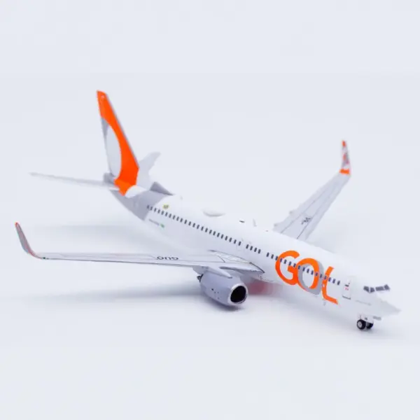 XX40133 GOL Boeing 737-800 Diecast Model Aircraft - Image 4