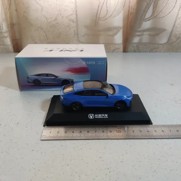 1:43 Changan UNIV Plastic Car Model Flaws - Image 4