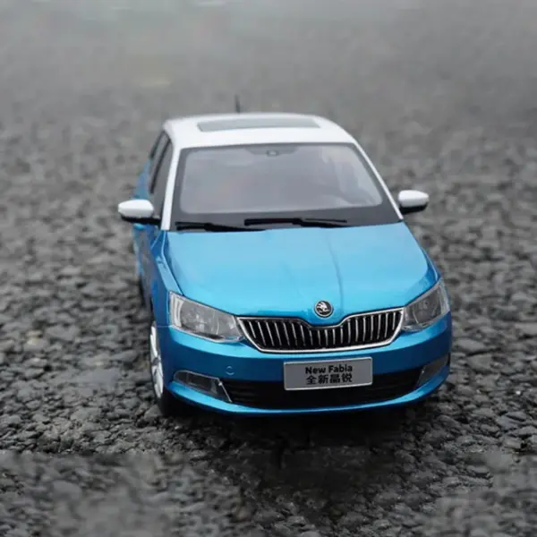 2016 Skoda NEW Fabia Diecast Model 1:18 Scale - Image 3