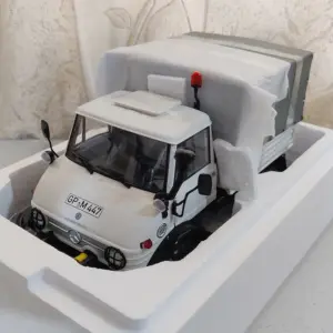 Benz Unimog 406 Diecast 1:18 Model Car